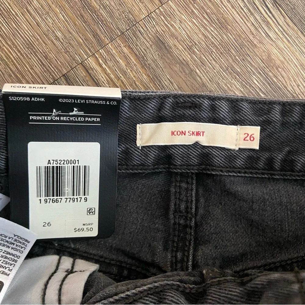 NWT Levis Recrafted Icon Black Button Fly Denim Skirt 26‎